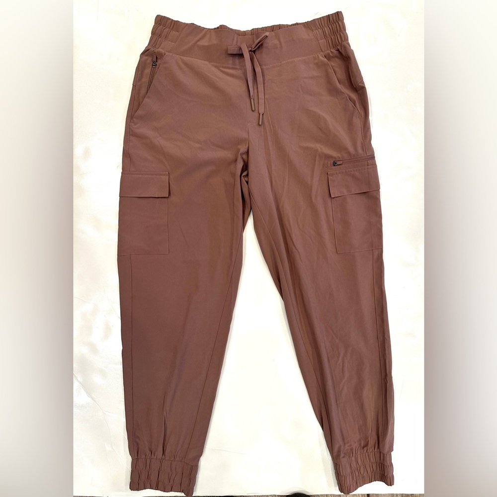 All In Motion Mid Rise Cargo Joggers Beige Purple Size Medium